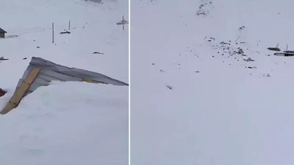 Rize'de çığ düşen 2 ev hasar gördü