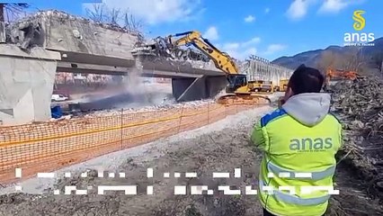 Statale Flaminia: il video della demolizione del viadotto Candigliano