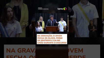 Estudante desmaia durante discurso de Javier Milei em escola na Argentina #shorts