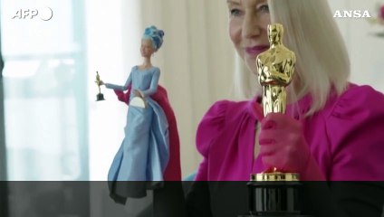 Helen Mirren in versione Barbie con l'Oscar: "E' un grande complimento"