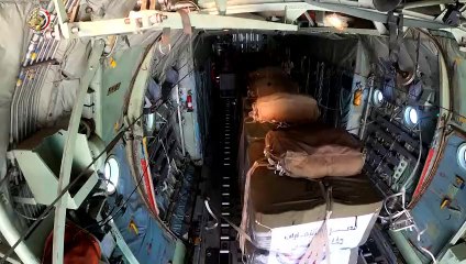 طائرات عسكرية مصرية تسقط مساعدات دولية فوق غزة