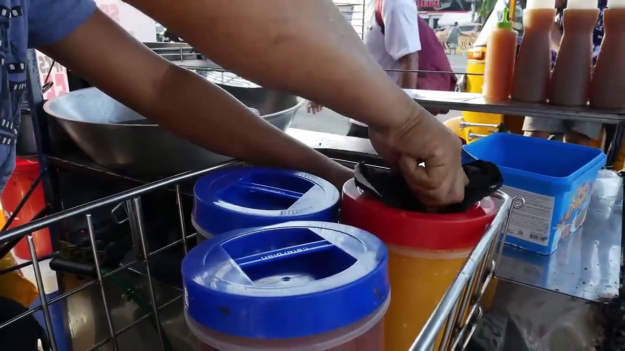 BLOCKBUSTER! Popular Filipino Fried Chicken - 100KG SOLD IN 2 HOURS! - Filipino Street Food