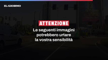 Incidente in via Melchiorre Gioia, morto un motociclista di 48 anni: il video dello schianto