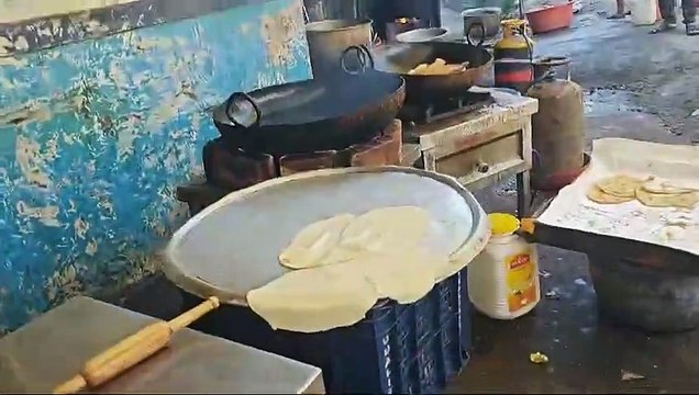 Food was being prepared for railway passengers amid filth, operators ran away after seeing the officials, rooms sealed