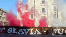 Milano, gli ultras dello Slavia Praga in piazza Duomo