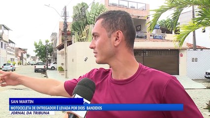 Motocicleta de entregador é levada por dois bandidos