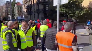 Chivite 'escapa' del Parlamento ante las protestas de los agricultores en Pamplona