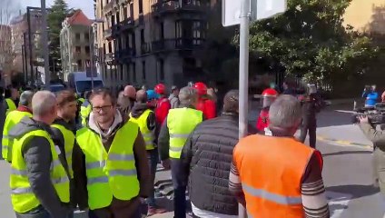 Chivite 'escapa' del Parlamento ante las protestas de los agricultores en Pamplona