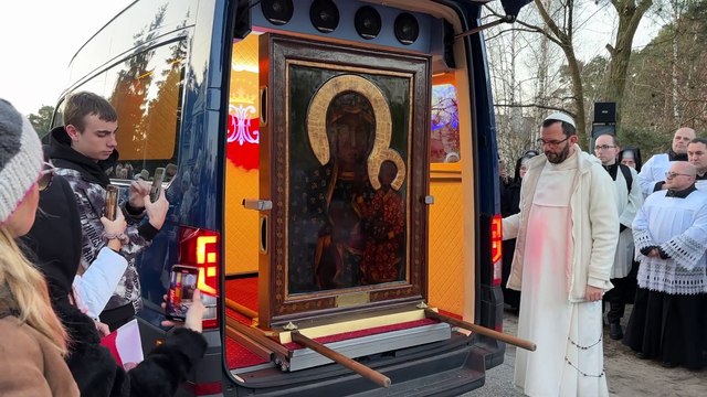 Powitanie obrazu Matki Bożej Częstochowskiej w parafii Ducha Świętego na Michelinie we Włocławku