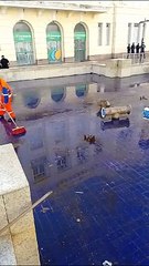 Após denúncia de suspeita de foco de dengue, fonte da Praça da Sé é higienizada