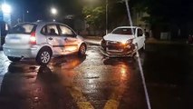 Colisão entre Gol e Citröen deixa veículos destruídos; vítimas escaparam ilesas