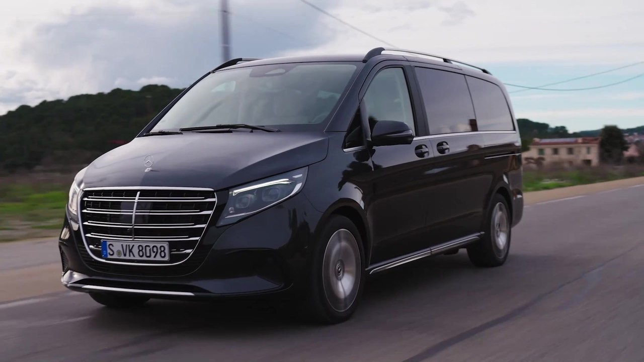 The new Mercedes-Benz V-Class EXCLUSIVE in Graphite grey metallic Driving Video