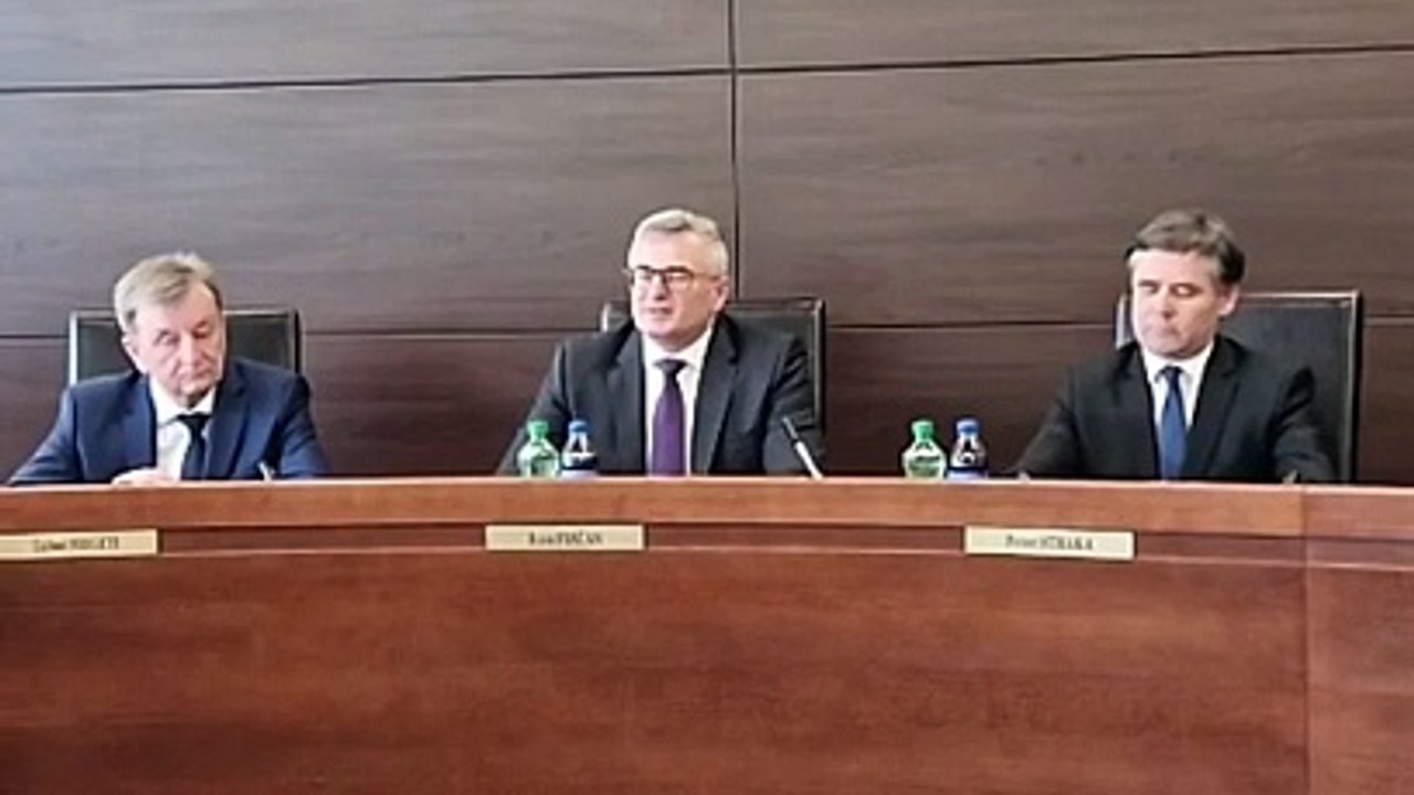 ZÁZNAM: Šéf ÚS I. Fiačan sa ospravedlnil za únik informácie, na odstúpenie dôvod nevidí