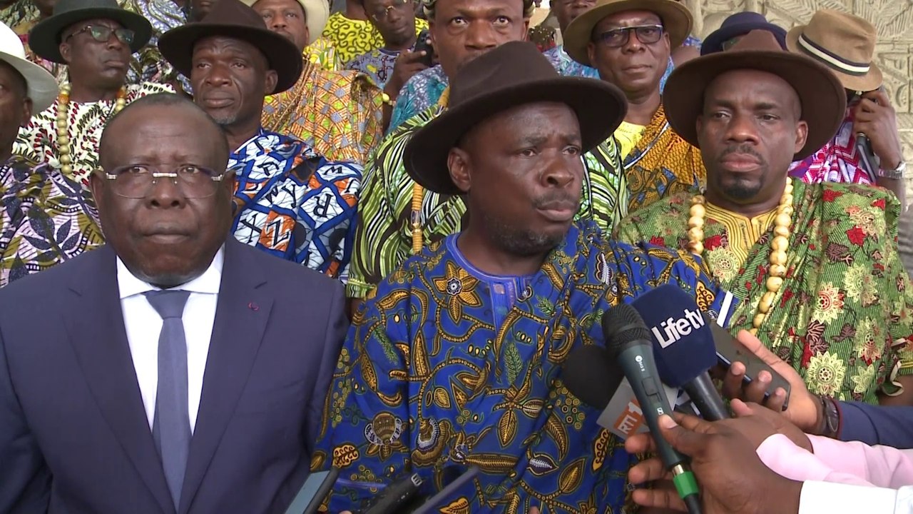 Cissé Bacongo échange avec les chefs Atchan dans le cadre du développement de la ville d'Abidjan