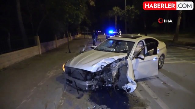 Palmiyeye çarpan lüks otomobil hurdaya döndü