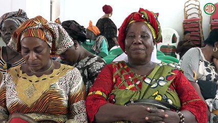 Région-Man/ Le ministre gouverneur Albert Flindé offre une centaine de complets de pagnes aux femmes de Man