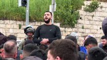 الفلسطينيون يؤدون صلاة الجمعة في القدس في ظل إجراءات إسرائيلية مشددة