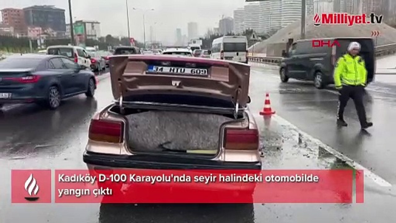 Kadıköy D-100'de otomobil alev alev yandı