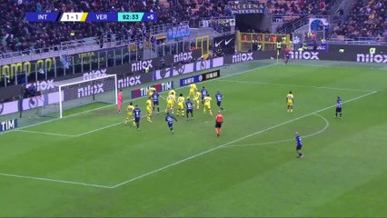 Bastoni e la gomitata a Duda: l'episodio che ha fatto infuriare il Verona