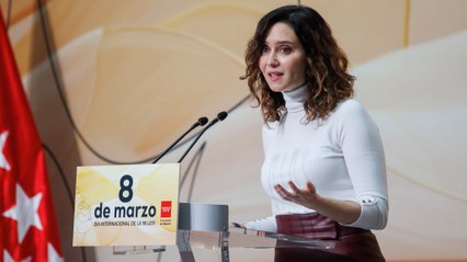 Ayuso se pregunta "cuándo es el día del hombre" y Sánchez la critica