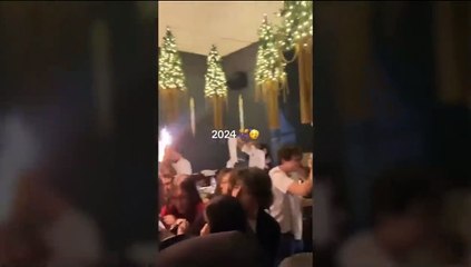 Bernardeschi alla festa della Juve: annaffia tutti