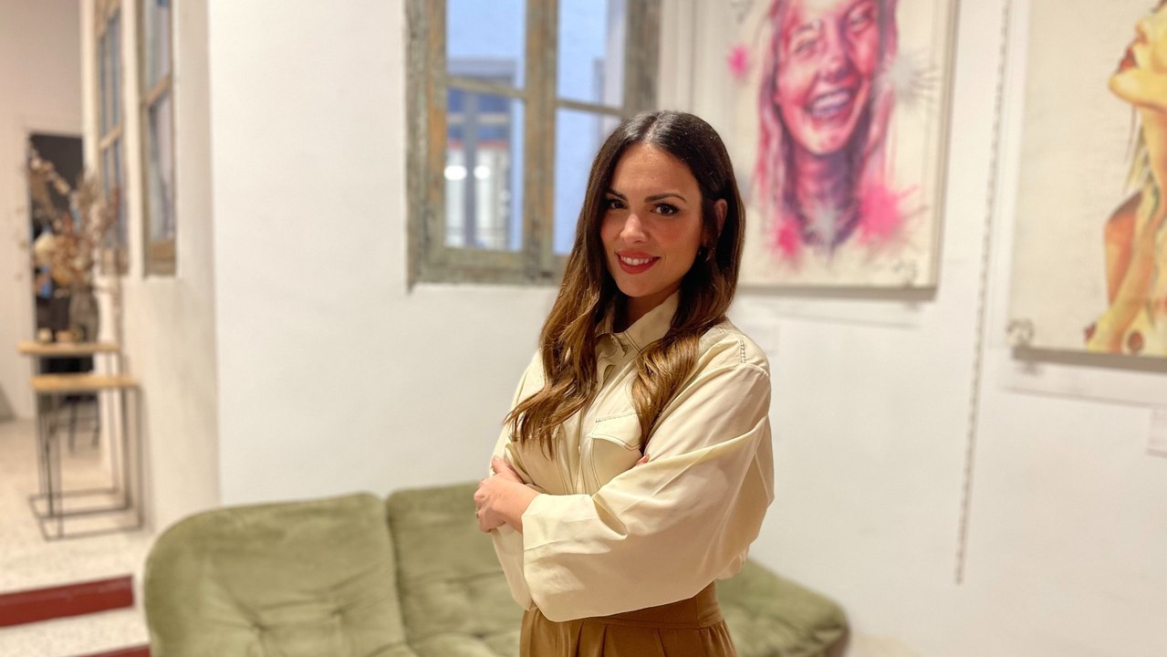 8M: entrevista a Alejandra Reventun en su exposición de arte 'Fieras y Felinas'