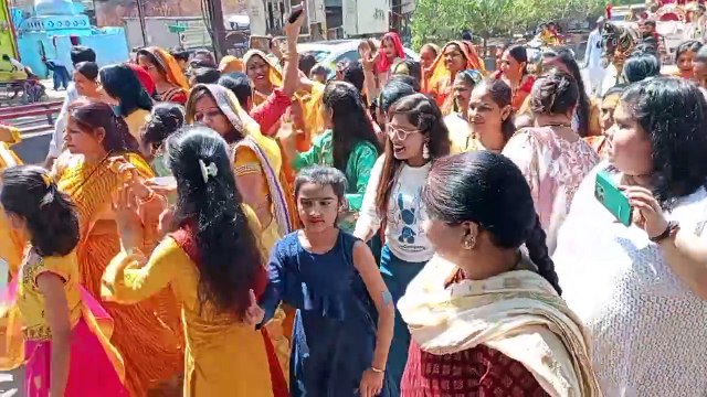 Video Story : महाशिवरात्रि की धूम : गाजे-बाजे के साथ निकली भगवान शिव और पार्वती की बारात