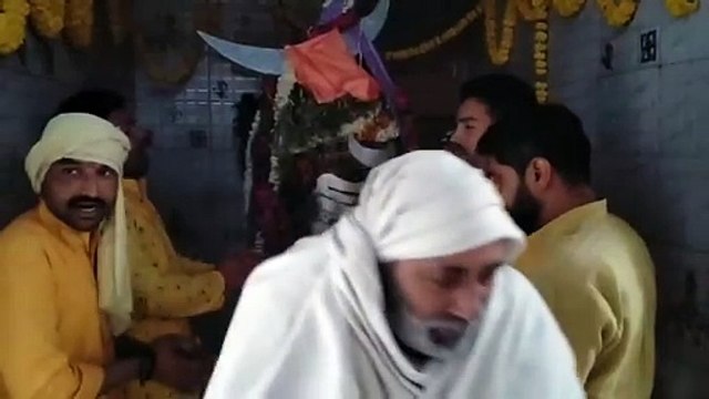 मंदिरों में गूंजे शिव के जयकारे