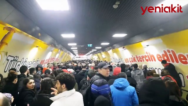 Şovu bırak İstanbul'a bak Ekrem! Metro ve metrobüs durağında izdiham