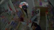 Vídeo mostra assalto em farmácia, e polícia pede ajuda para encontrar suspeito em Colombo