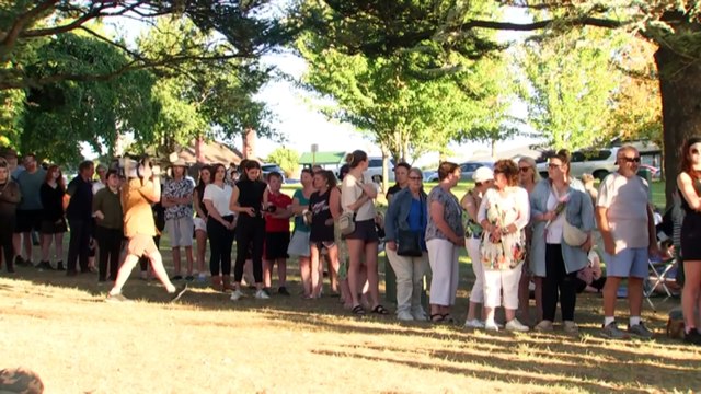 Ballarat community gather to support the family of missing mother Samantha Murphy
