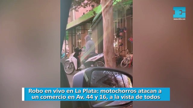 Robo en vivo en La Plata: motochorros atacan a un comercio en Av. 44 y 16, a la vista de todos