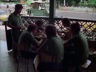 Om våld Bande-annonce (EN)