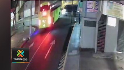 tn7-buseta-que-se-brincó-señal-de-alto-y-provocó-choque-no-tenía-permiso-de-servicio-especiales de transporte-080324