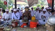 Ribuan Umat Hindu Jalani Upacara Melasti di Pantai Petitenget, Bali