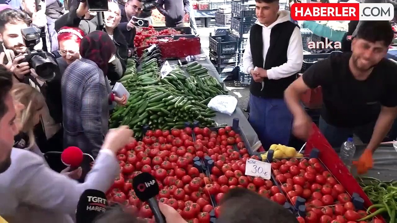 Meral Akşener ve Fatih Koca Sincan'da Pazar Esnafını Ziyaret Etti