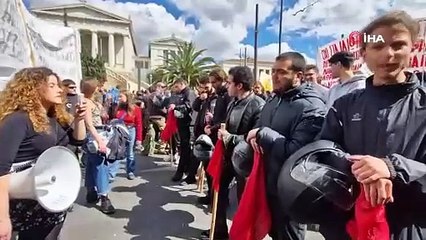Yunanistan’da binlerce kişiden “özel üniversite” protestosu