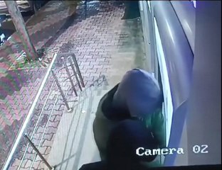 İstanbul'da ATM'lerden sorumlu olan şüpheliler kamerada