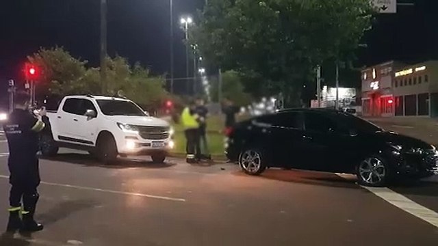 Colisão é registrada ao lado de fiscalização de trânsito na Tancredo Neves