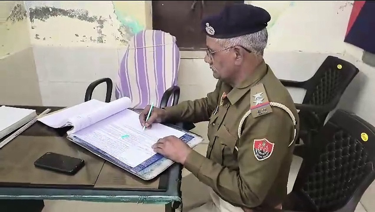 दो बेटियों के साथ पिता ने ट्रेन के आगे कूदकर की आत्महत्या; ये थी वजह, देखें वीडियो
