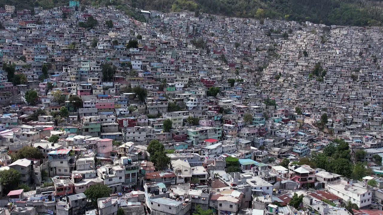 Nouveaux tirs à Port-au-Prince où les gangs maintiennent la pression sur le pouvoir haïtien