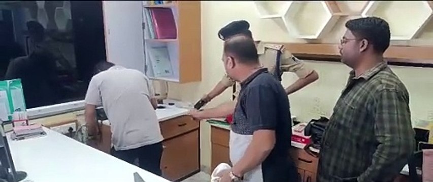 आसपास के दरवाजे बंद कर दुकान से उड़ाए डेढ़ लाख रुपए