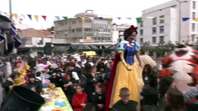 Με παιδικά χαμόγελα πλημμύρισε το κέντρο της Λαμίας στην Παιδική Καρναβαλούπολη