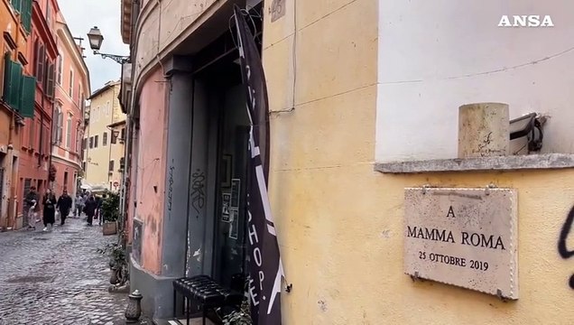 Divelto il busto di Anna Magnani in centro a Roma