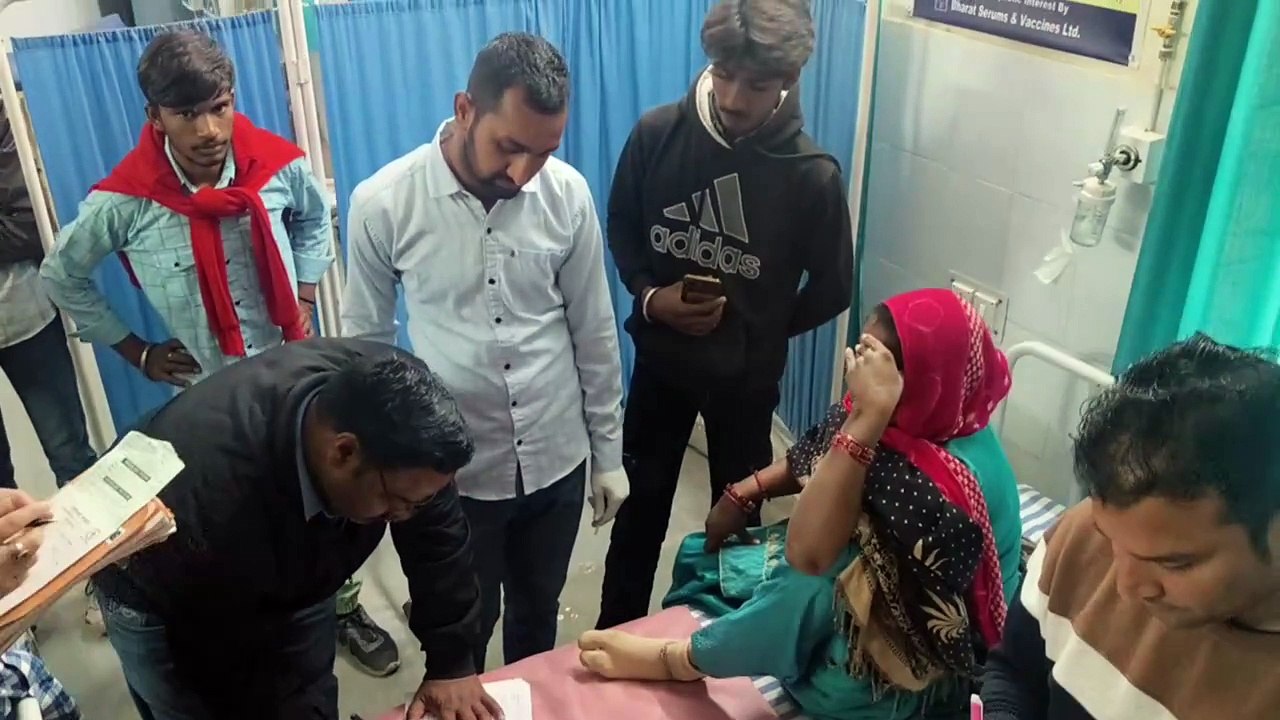 सरसों कटाई के लिए श्रमिकों से भरा पिकअप डाला पलटा, 11 घायल