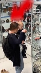 Cette maman en difficulté se rend chez un prêteur sur gage puis reçoit un soutien précieux