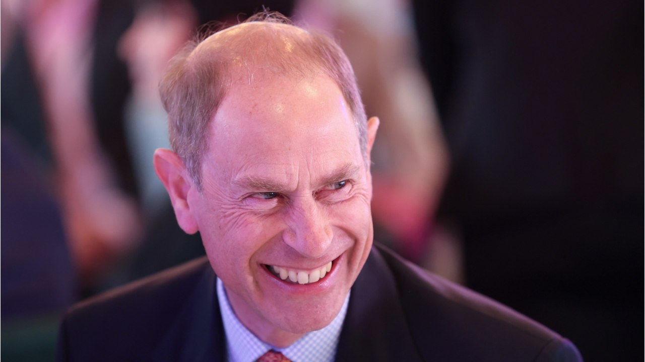 GALA VIDEO - Le prince Edward ému aux larmes après une magnifique surprise de son épouse Sophie de Wessex.