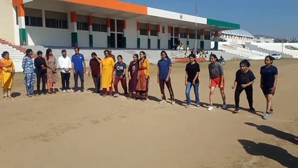 महिला ​खिलाडि़यों ने दौड़ में  दिखाया दम, देखें वीडियो