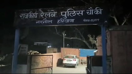 Скачать видео: दो मासूम बेटियों को ट्रेन दिखाने ले गया पिता और मालगाड़ी के आगे कूद गया