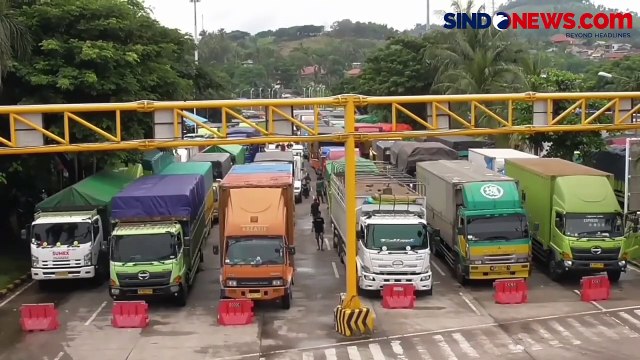 Cuaca Buruk Picu Antrean Kendaraan di Pelabuhan Bakauheni